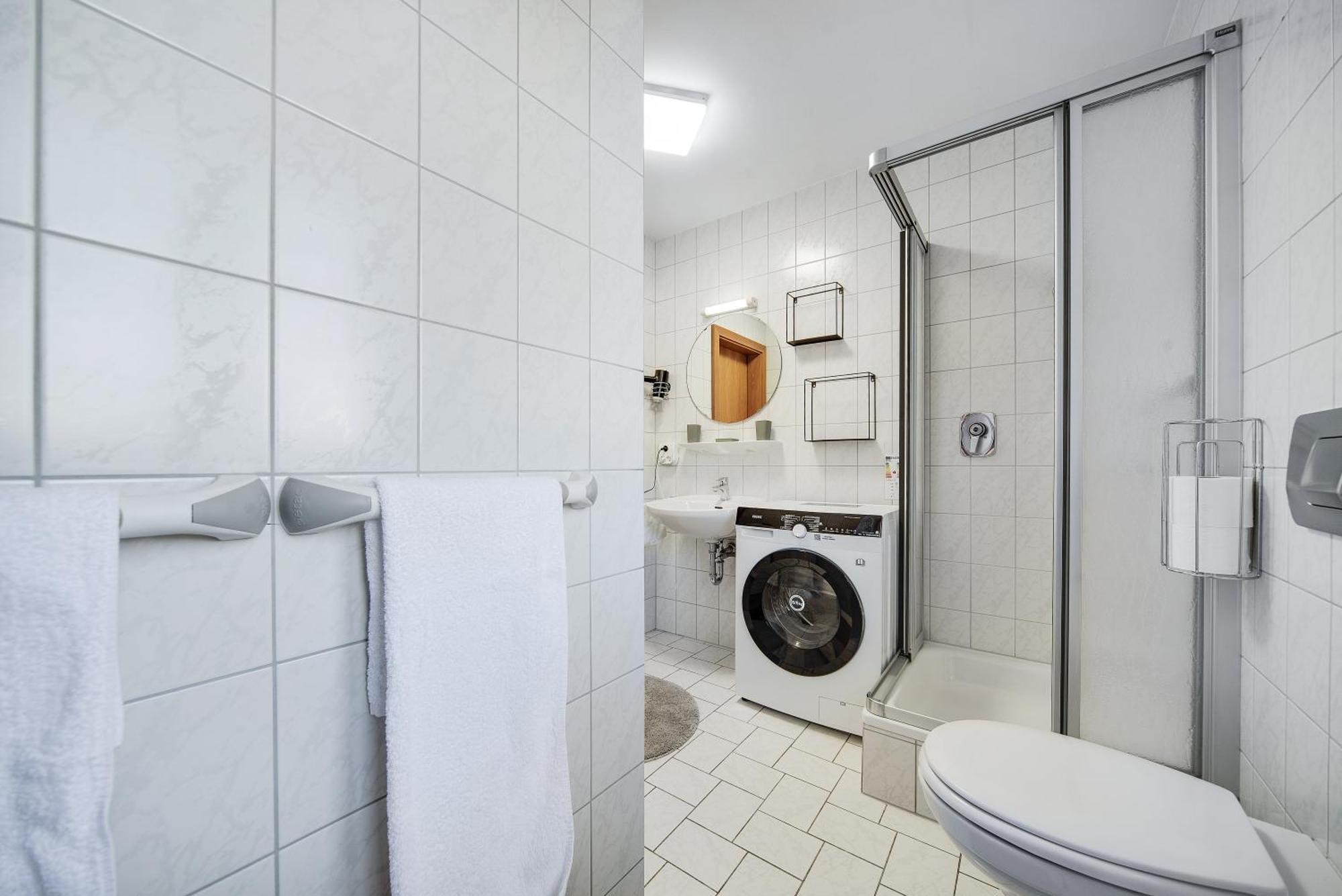 Fewo-Lavees Moderne Zentrale Fewo Nahe Omv Wacker Kliniken Burg -Eigener Eingang-Schluesselloser Check In บวร์กเฮาเซิน ภายนอก รูปภาพ